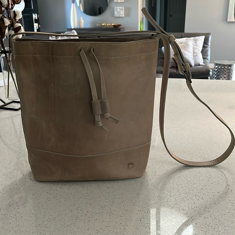 Able Local + Global leather pursue